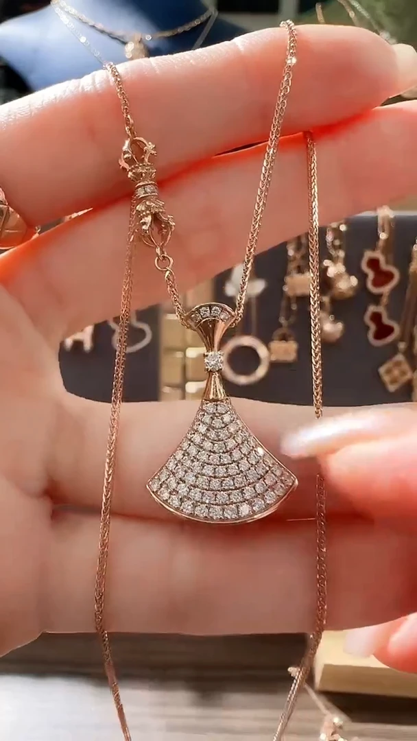 吊坠(不含链)18K金镶嵌天然钻石18K金钻石裙子吊坠