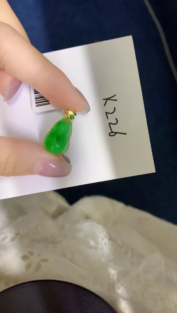 颈饰18K金镶嵌翡翠缅甸天然翡翠A货