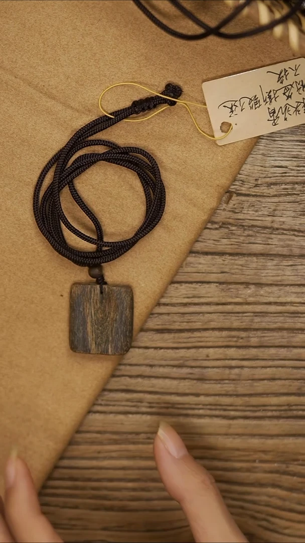 沉香吊坠金沙叶老料沉水无事牌