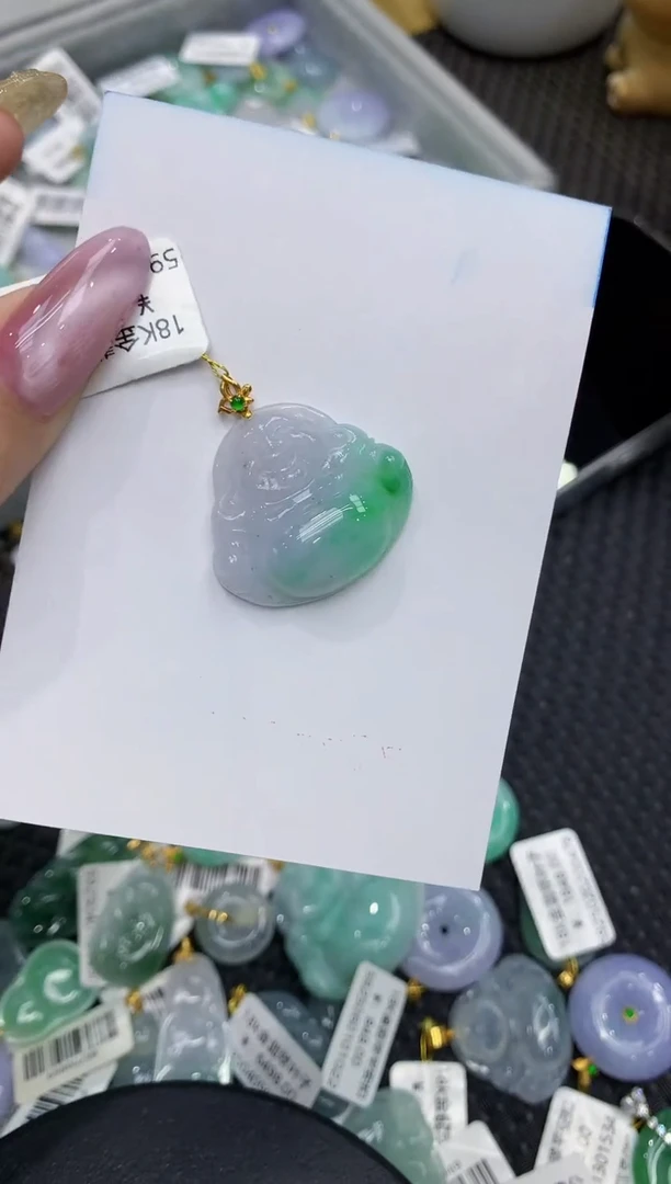 翡翠18K金镶嵌颈饰111111111