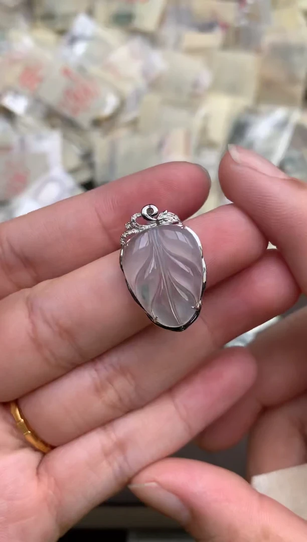 翡翠挂件18K金镶嵌—