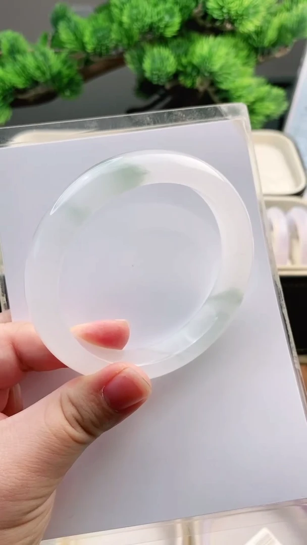 【闪购商品】石英质玉手镯未镶嵌65