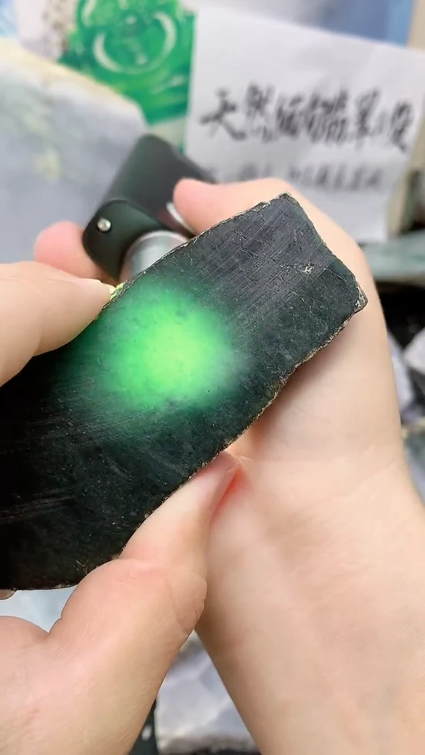 翡翠裸石未镶嵌翡翠12