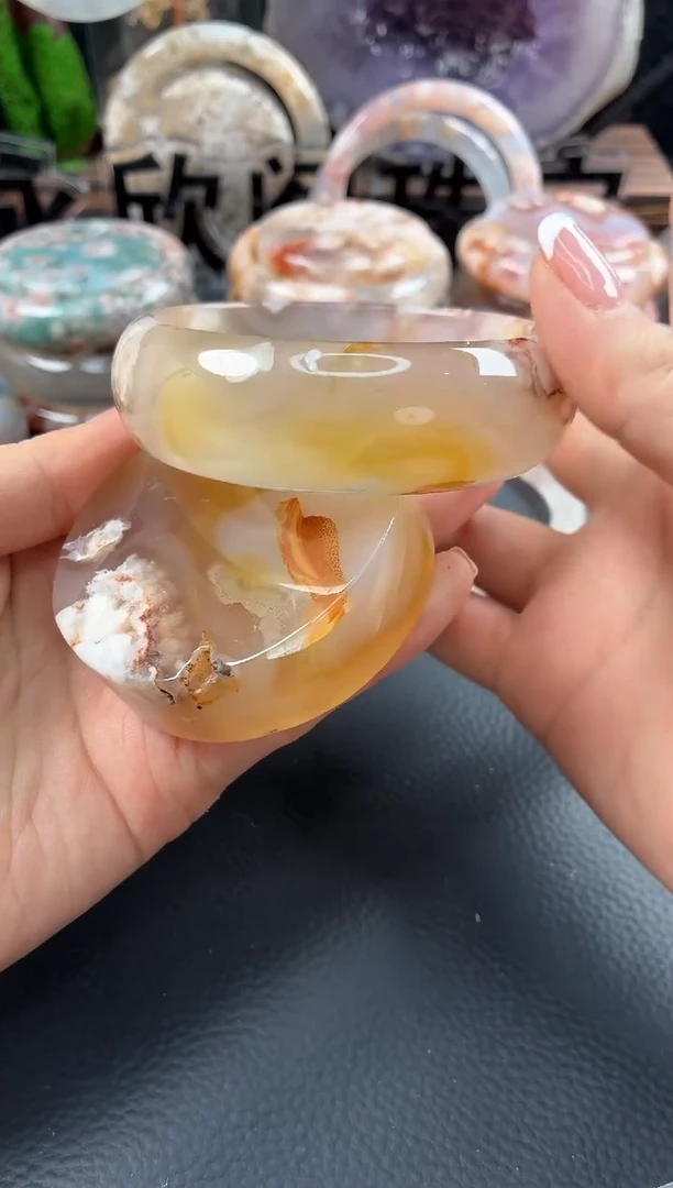 未镶嵌手镯（圆镯）石英质玉63