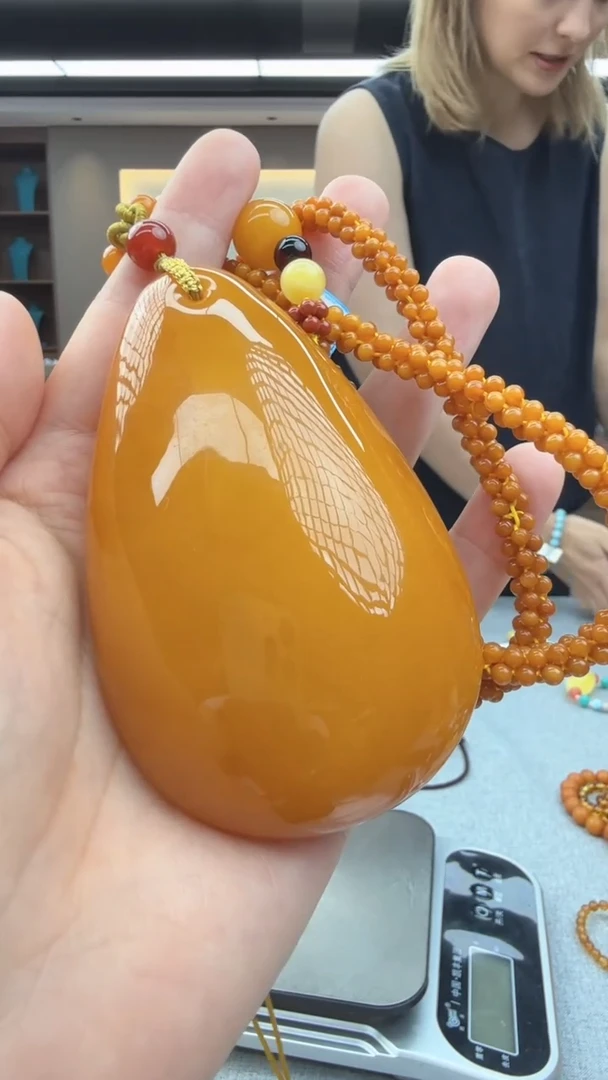 未镶嵌颈饰琥珀259秒拍号 假一罚三