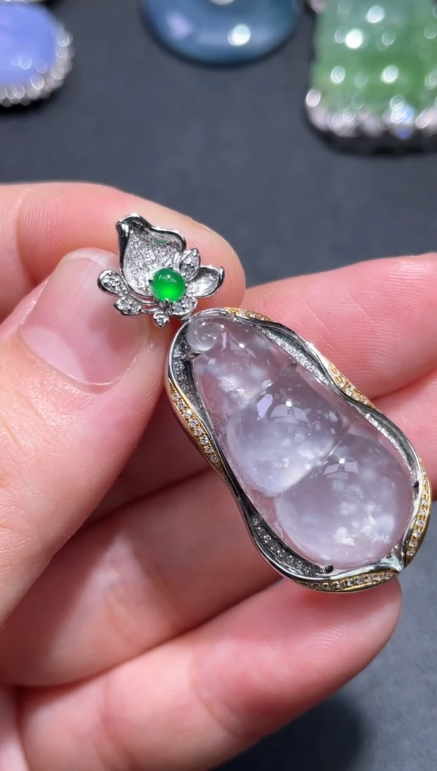 颈饰18K金镶嵌翡翠30.......