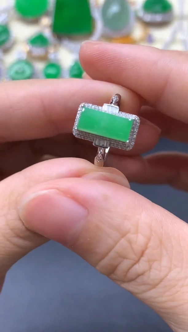 18K金镶嵌戒指翡翠533-中国好珍宝