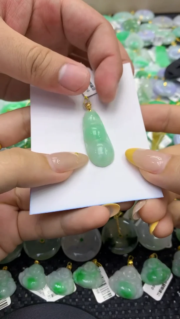 颈饰未镶嵌翡翠天然缅甸翡翠A货
