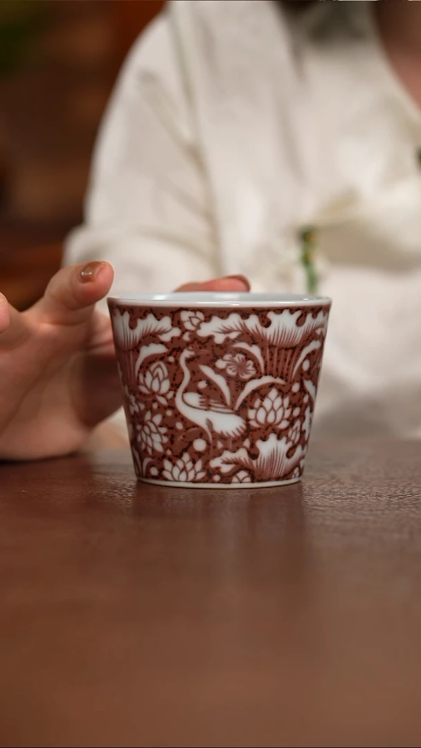 釉里红一路连科纹冰桶杯