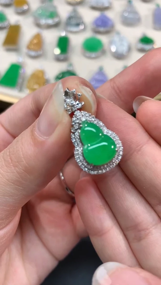 【闪购商品】翡翠吊坠(不含链)18K金镶嵌葫芦A400|9800