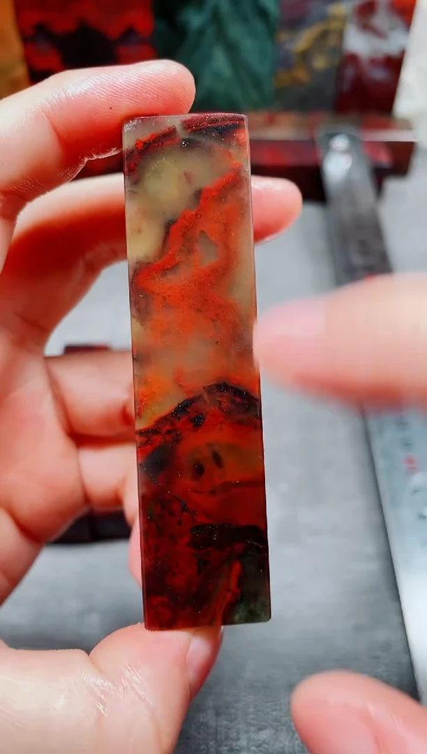 玉桂林鸡血玉石素章2.0左右红3