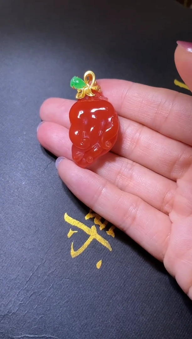 颈饰18K金镶嵌南红玛瑙南红佛手吊坠