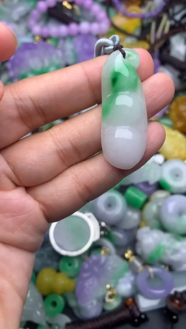 颈饰未镶嵌翡翠天然缅甸翡翠吊坠