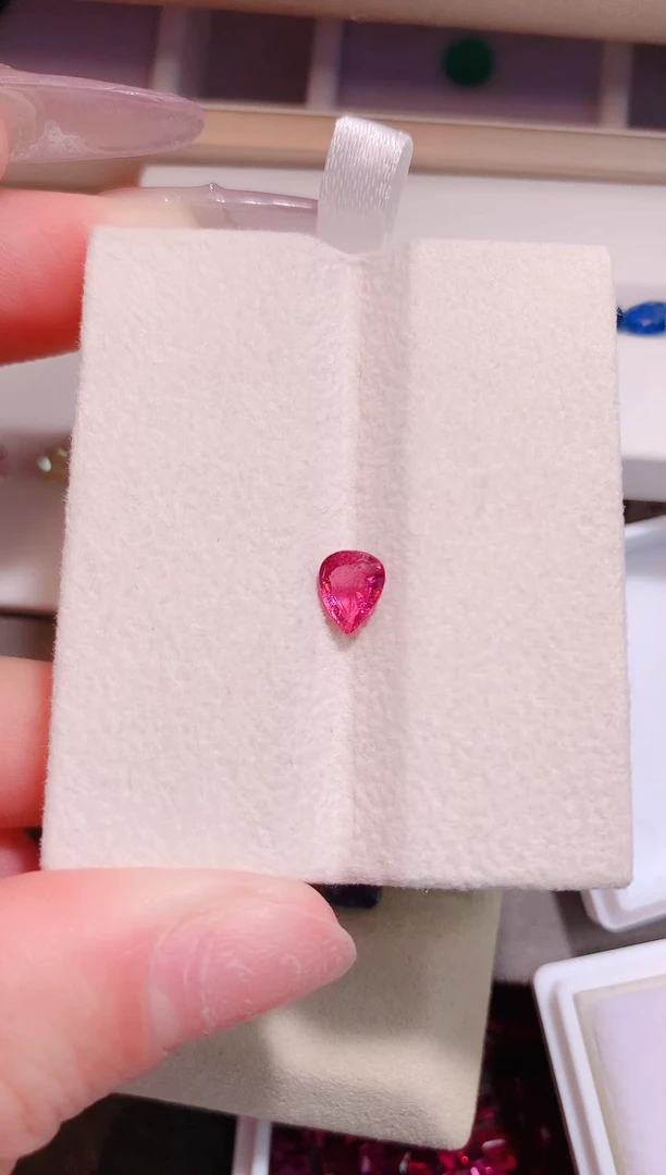 未镶嵌珠宝半成品碧玺0.78ct微瑕天然卢比莱