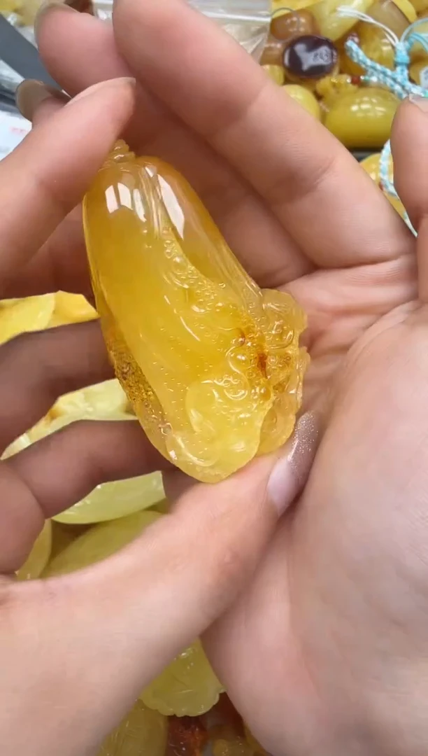 裸石琥珀未镶嵌如图