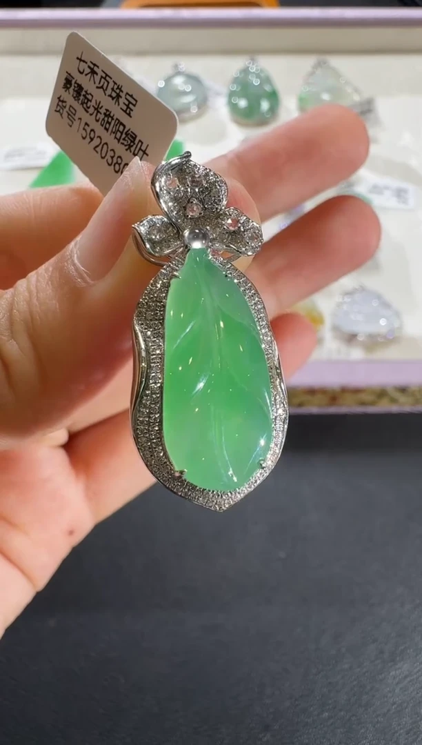 【闪购商品】翡翠吊坠(不含链)18K金镶嵌【源头工厂】钻石镶嵌