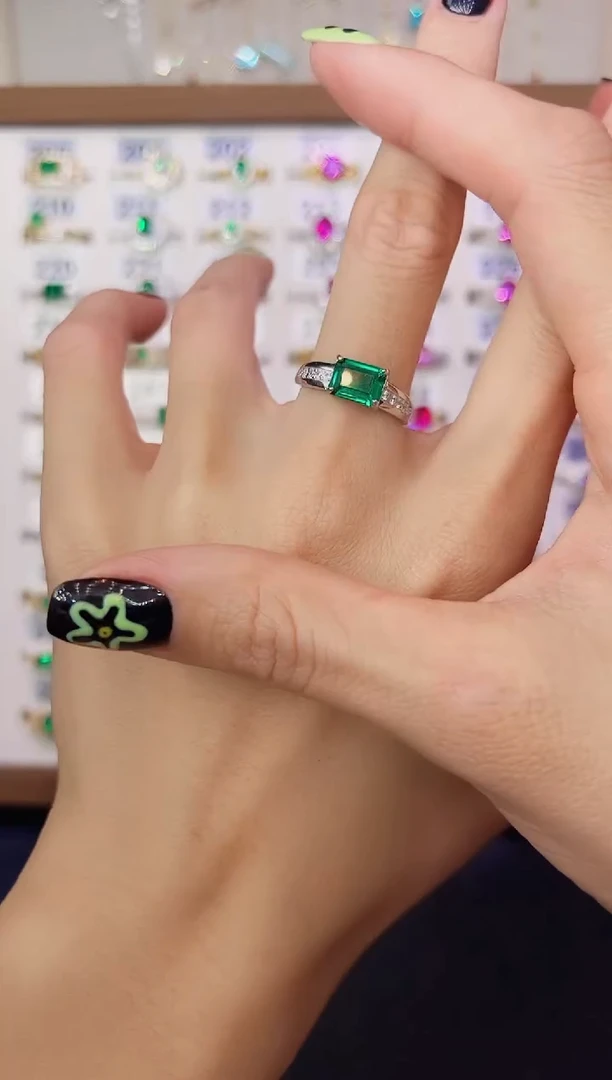 祖母绿戒指银S925镶嵌00000