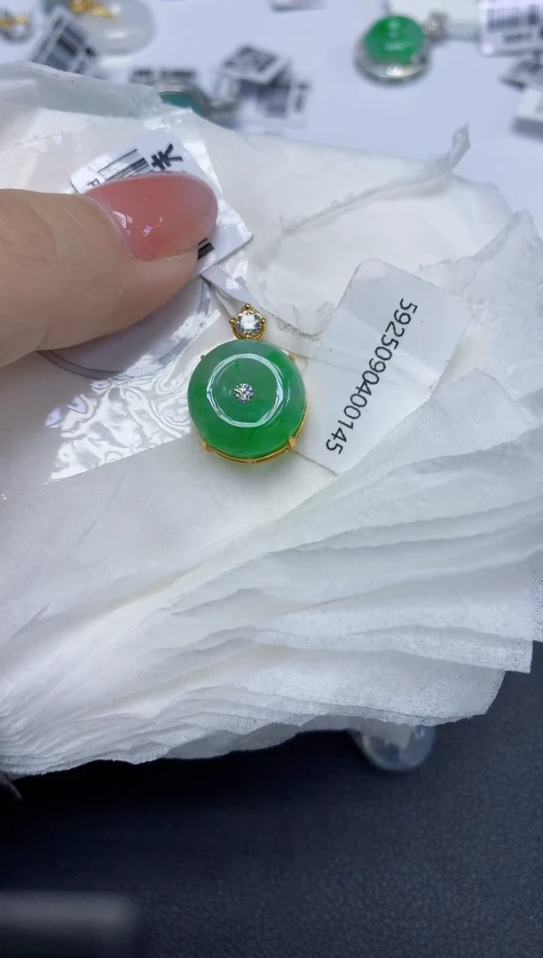 颈饰未镶嵌翡翠天然缅甸翡翠A货多样性发一件