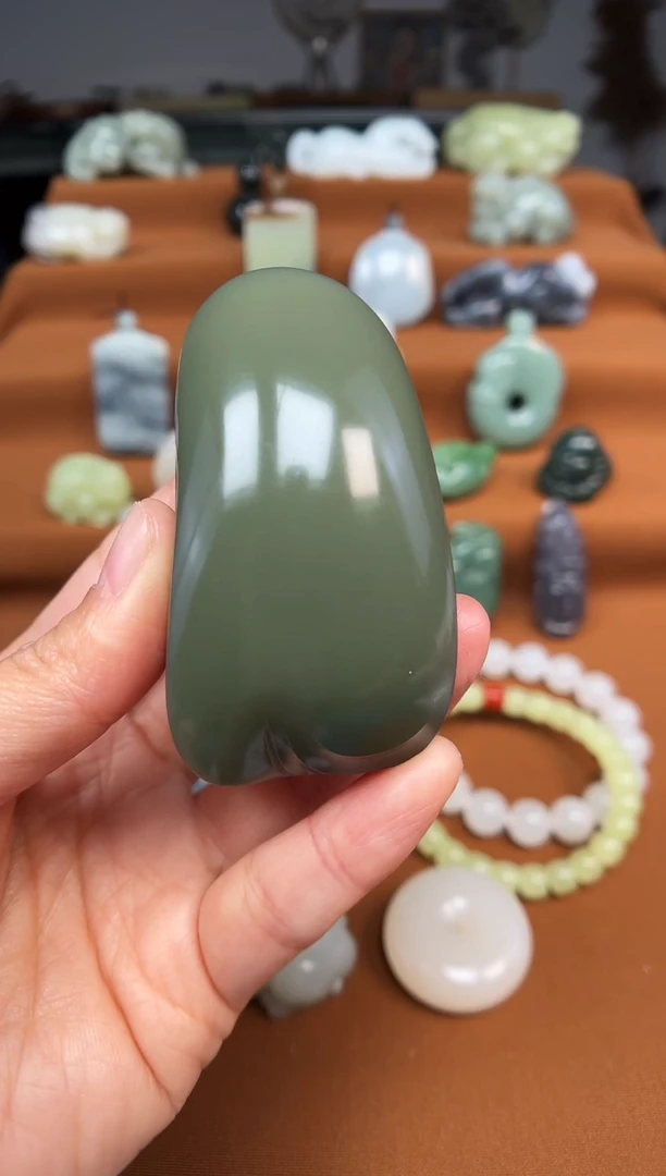 颈饰未镶嵌和田玉海**空随形