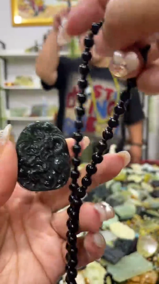 蛇纹石玉未镶嵌吊坠