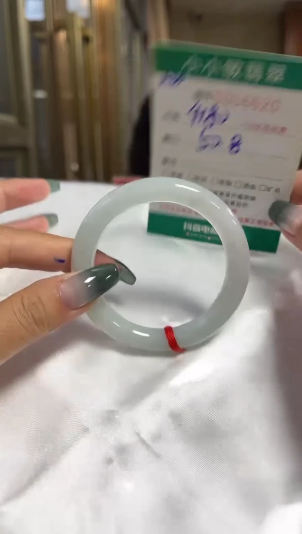 翡翠手镯未镶嵌A货手镯