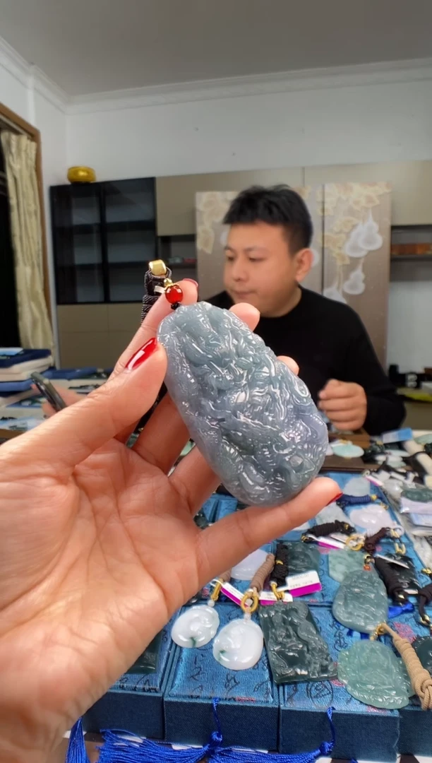 颈饰未镶嵌翡翠 多样性发其一