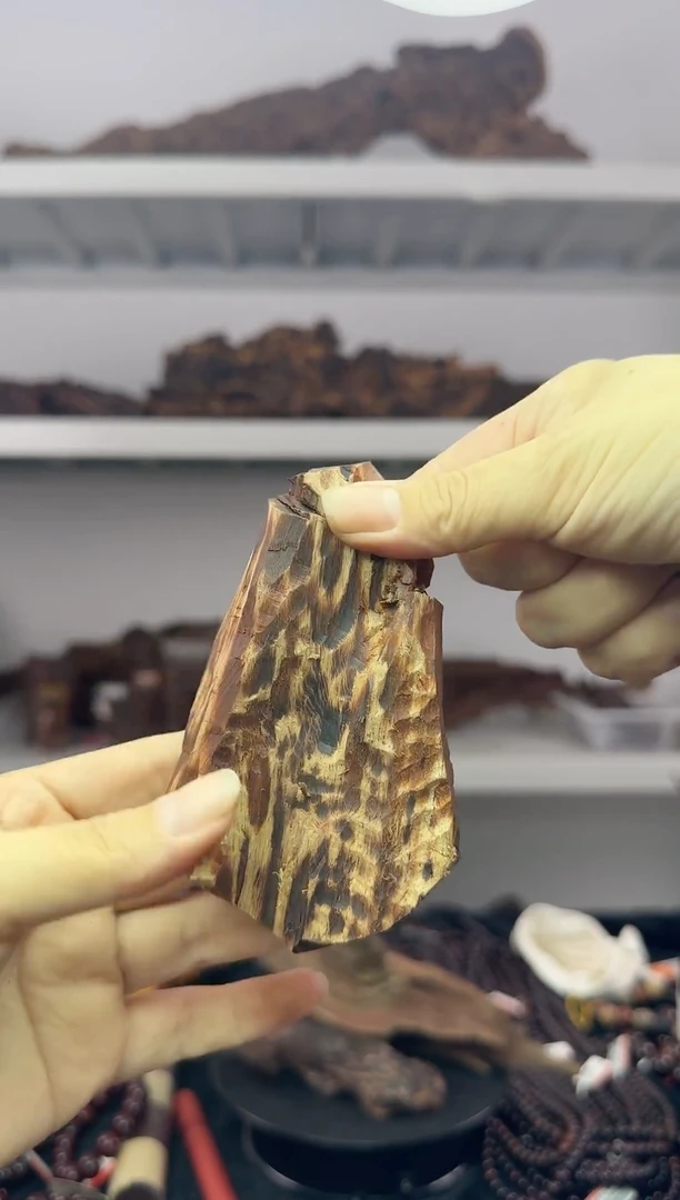 降真香海南红降花梨公随型原料随型牌子料65g