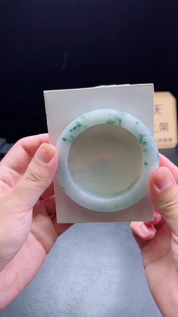 未镶嵌手镯定制翡翠千*?定制