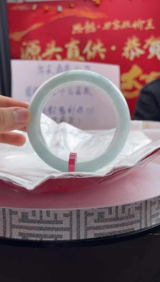 【闪购商品】翡翠手镯未镶嵌73翡翠手镯（微瑕）63