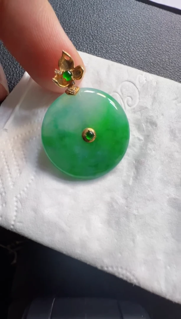 吊坠(不含链)18K金镶嵌翡翠6800