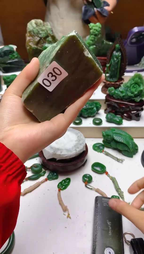 未镶嵌和田玉（碧玉）摆件1