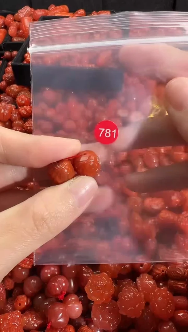 颈饰未镶嵌南红玛瑙1