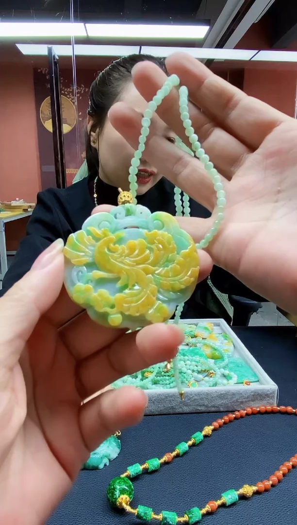 颈饰未镶嵌翡翠吊坠