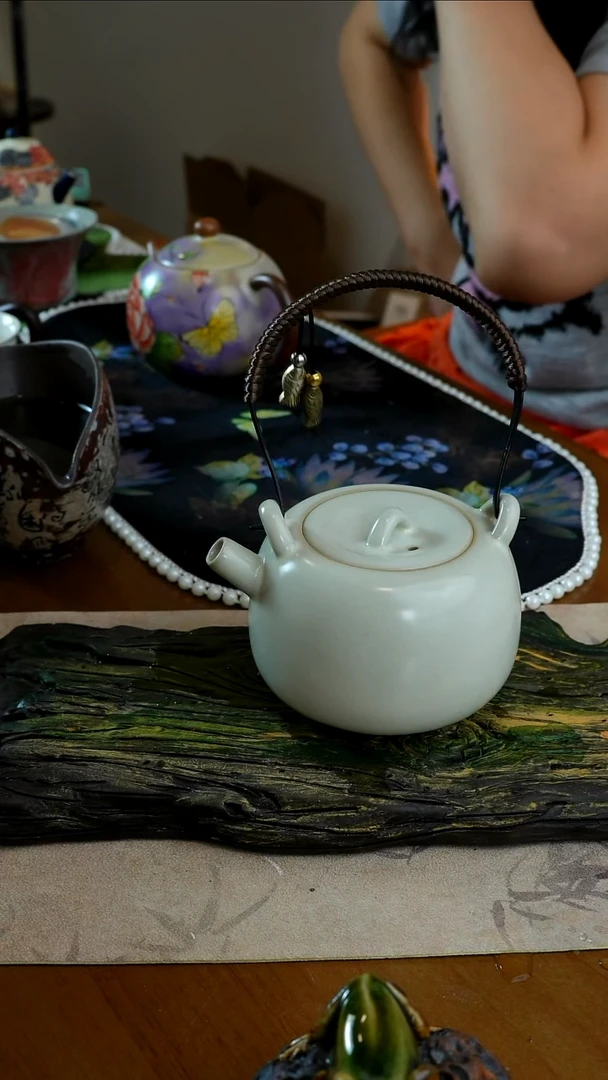 茶瓷物语汝窑提梁壶