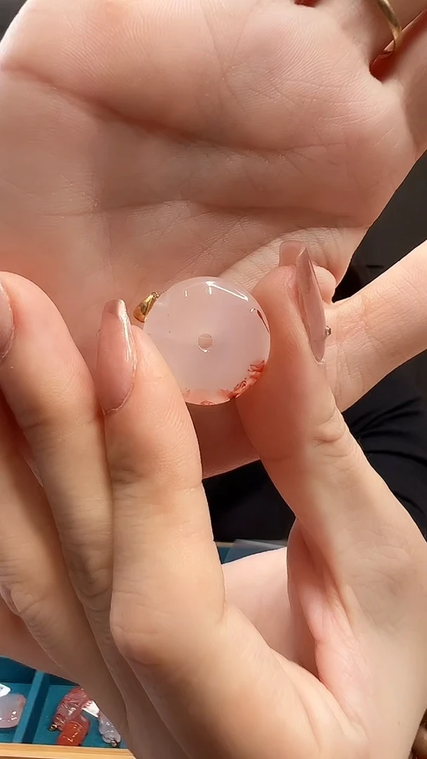 18K金镶嵌吊坠南红玛瑙/平安扣