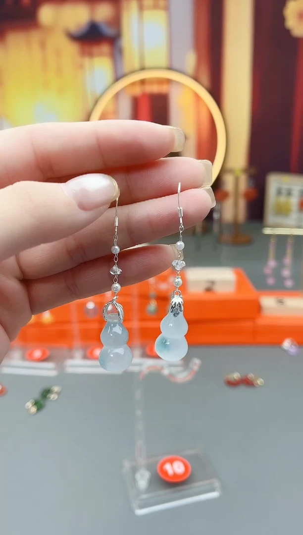 未镶嵌石英质玉（天山翠）耳钉D08