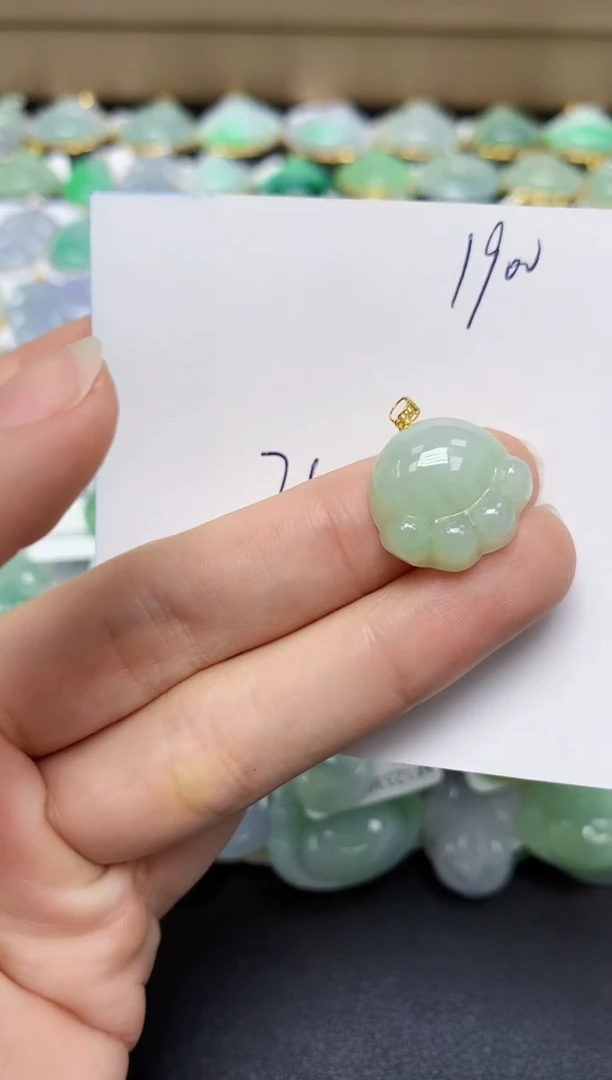 翡翠18K金镶嵌颈饰天然翡翠A货