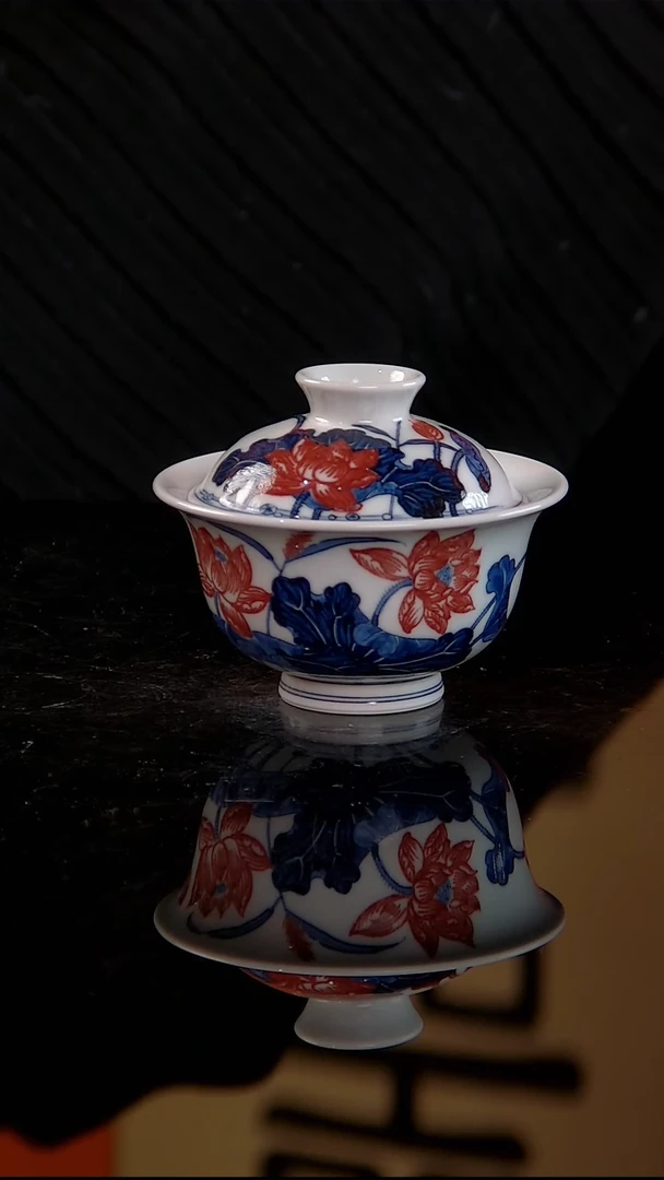 刻画堂青花釉里红鸳鸯莲池纹盖碗