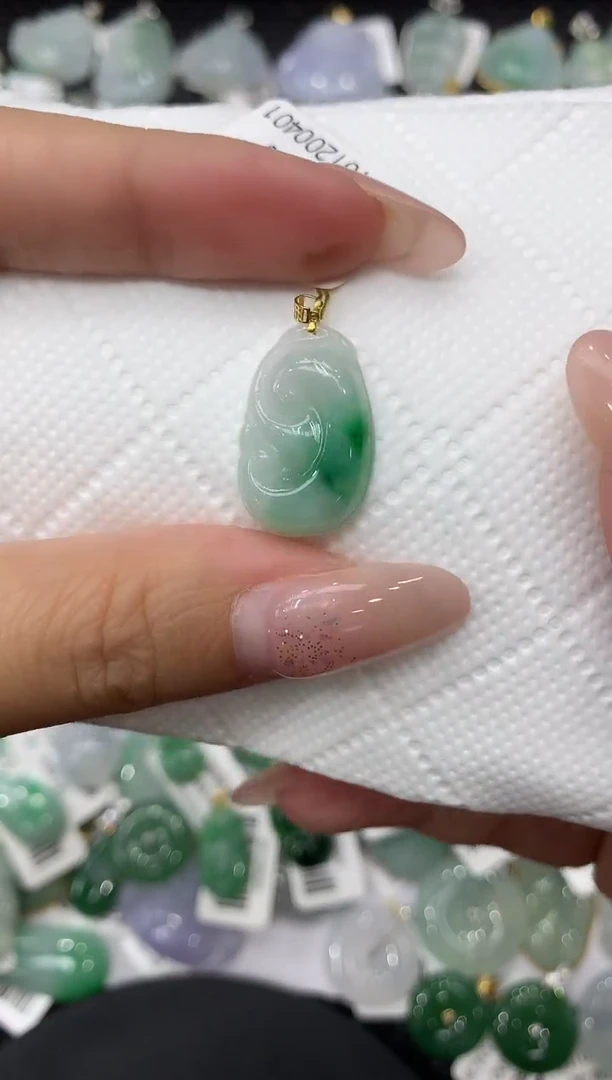 颈饰18K金镶嵌翡翠1111111111