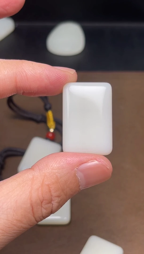 和田玉未镶嵌颈饰12