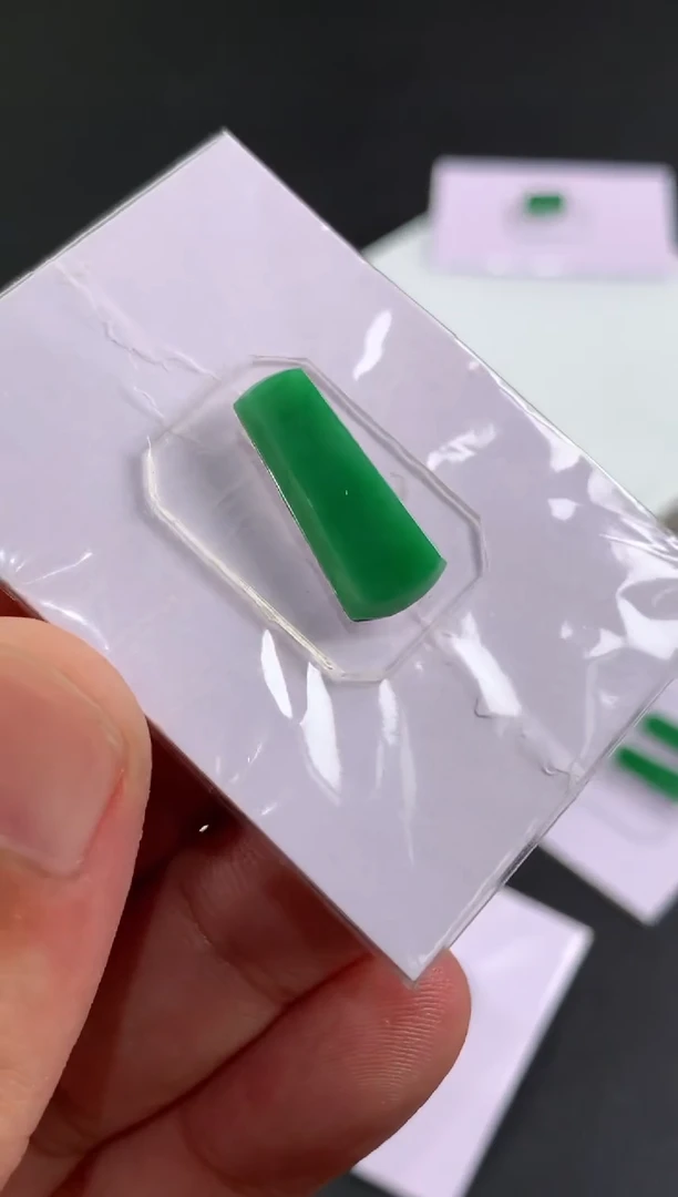 未镶嵌定制翡翠心*翡翠