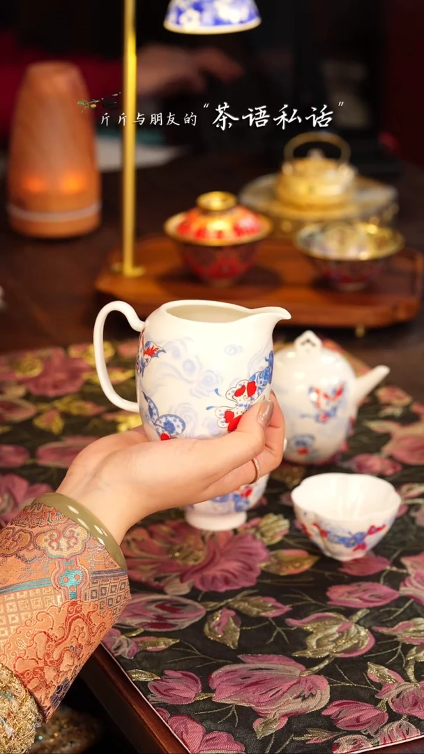 【闪购商品】伴斤茶舍    青花   蝴蝶  公道杯