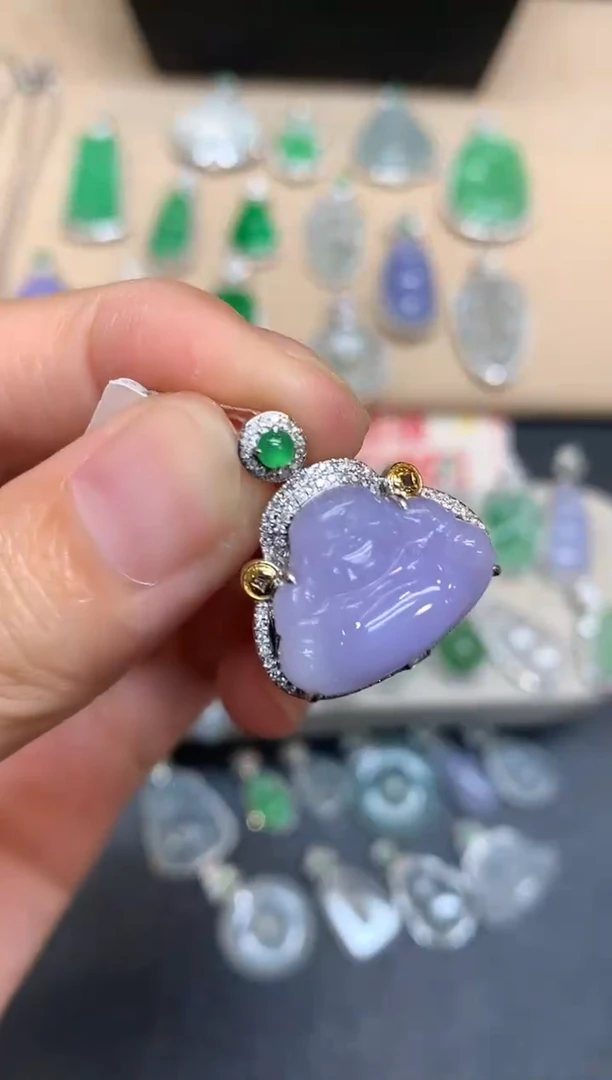 颈饰18K金镶嵌翡翠佛公【无服务费