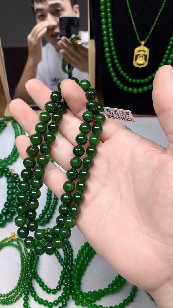 项链未镶嵌和田玉（碧玉）俄碧卡10的60颗红皮菠菜绿