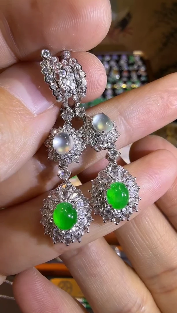 【闪购商品】翡翠耳饰18K金镶嵌玻璃种龙石种蛋面耳坠