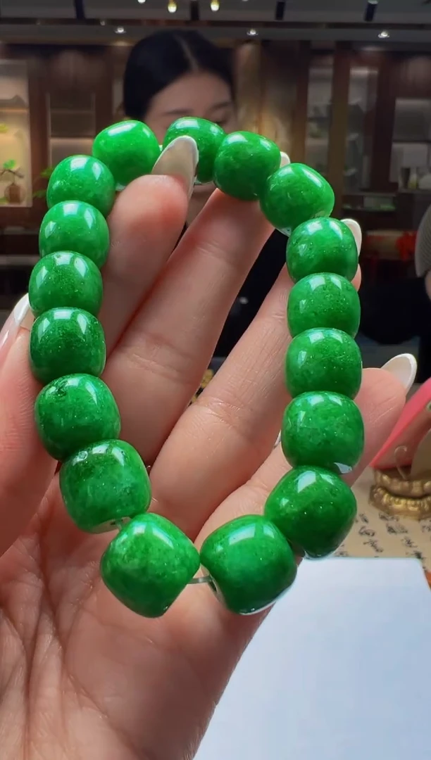 翡翠未镶嵌颈饰Q2025-5-10-27