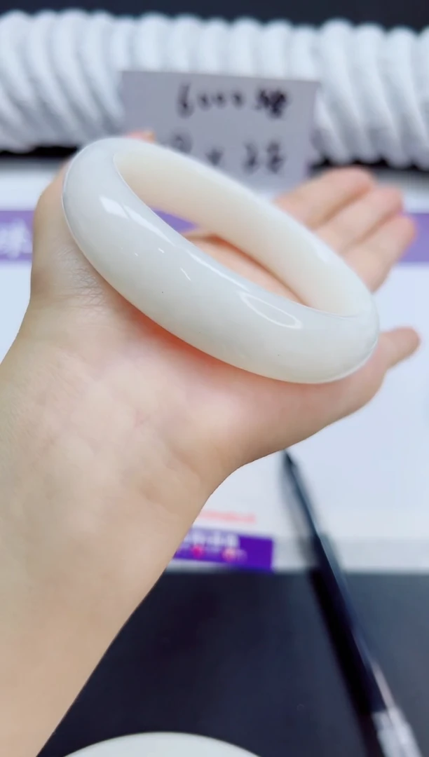 未镶嵌手镯和田玉72/60.8  HT