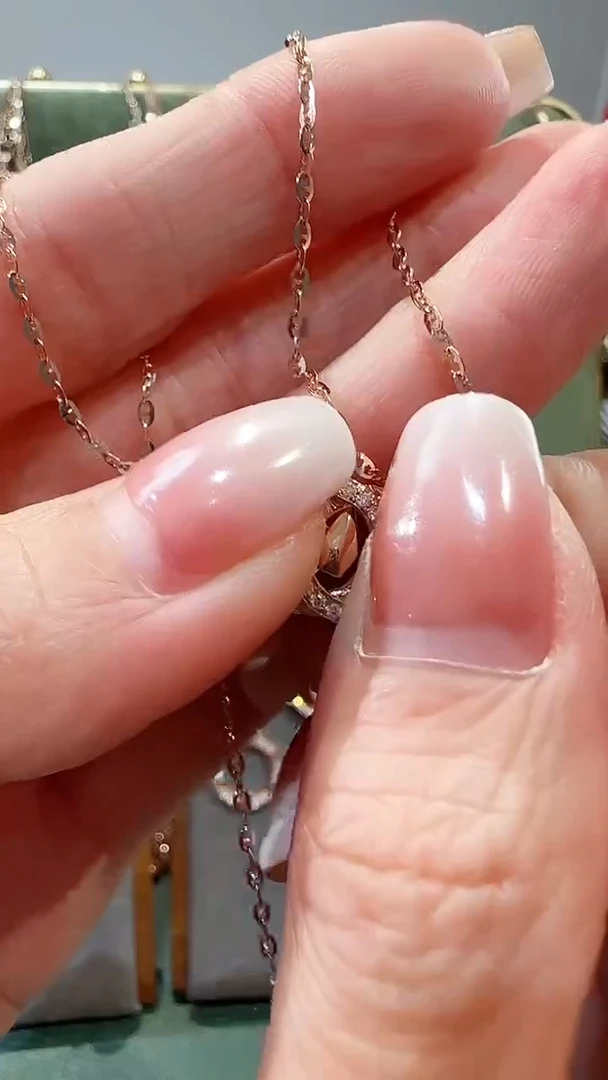 【闪购商品】钻石吊坠(不含链)18K金镶嵌18K金钻石CC吊坠