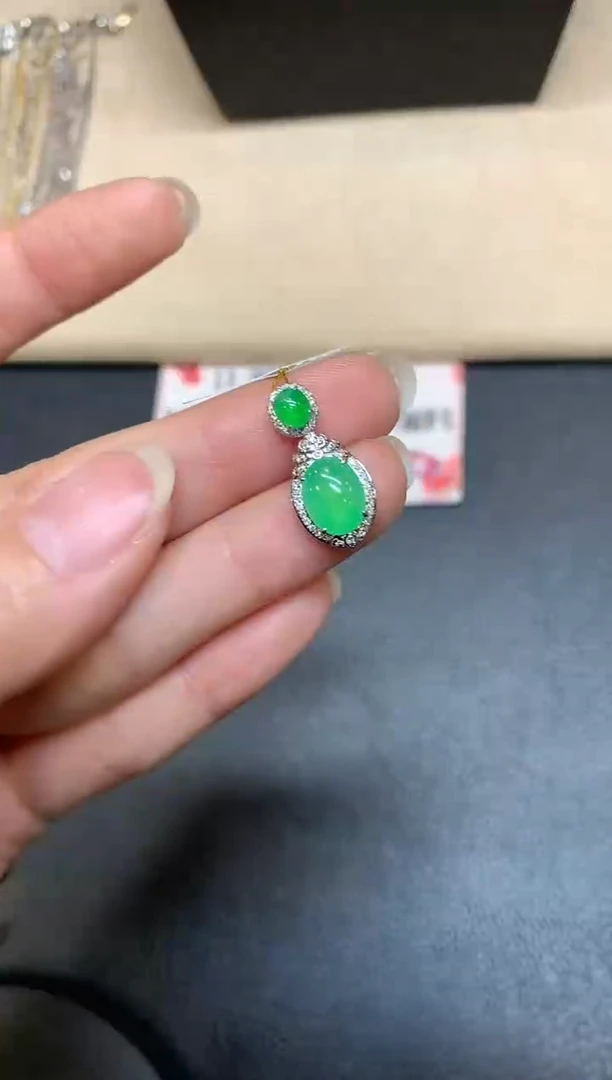 【闪购商品】翡翠颈饰18K金镶嵌【无鉴赏期