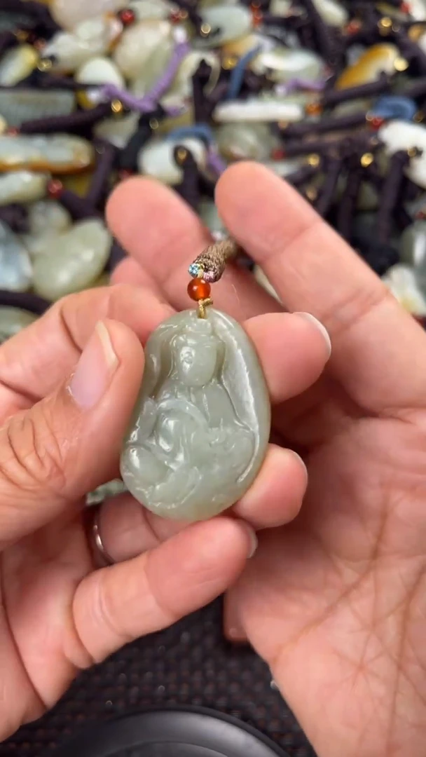 【闪购商品】和田玉颈饰未镶嵌多样性发货没有证书拍一发一有瑕